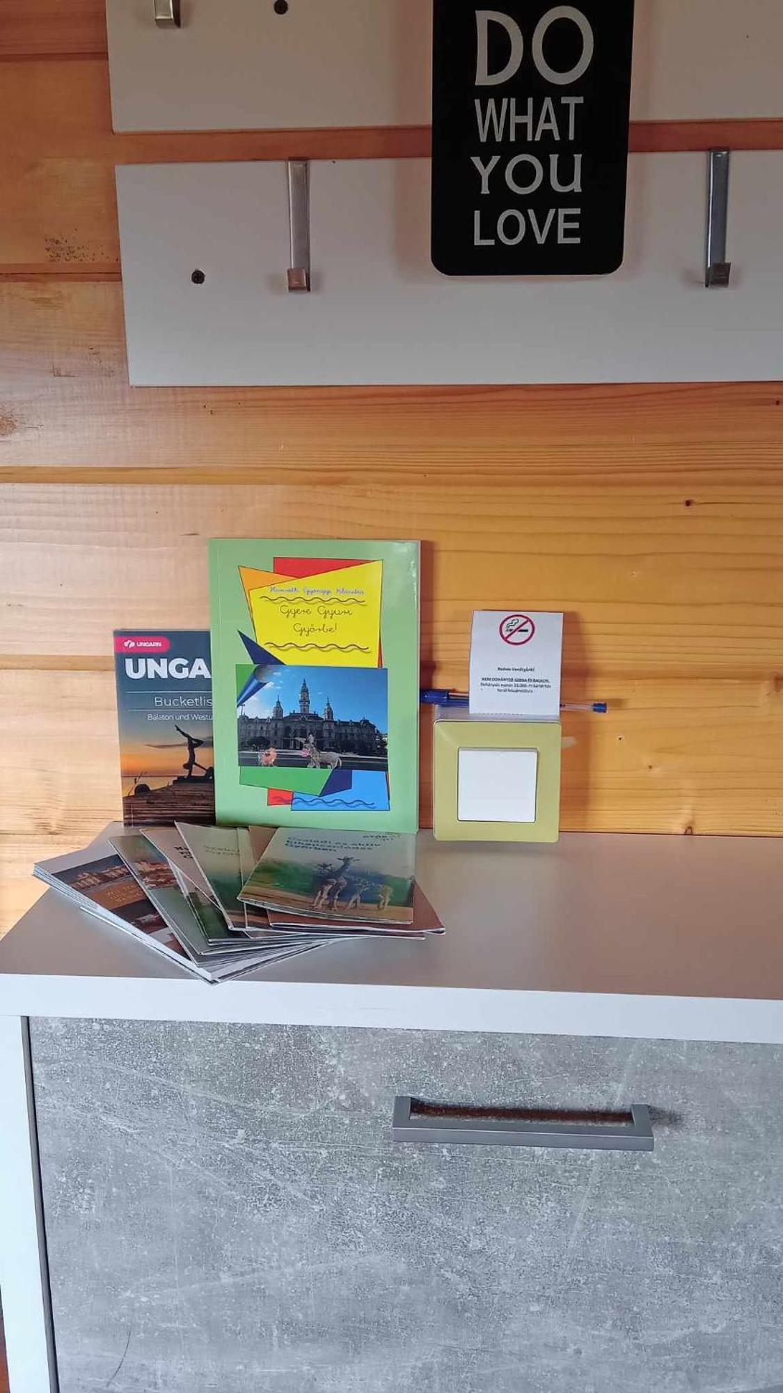Korcal Fahazak Apartment Koronco Bagian luar foto